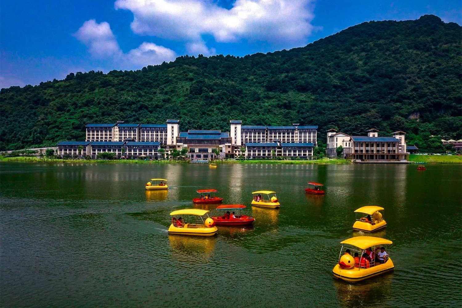 清遠(yuǎn)寶晶宮生態(tài)旅游度假區(qū)拓展培訓(xùn)基地